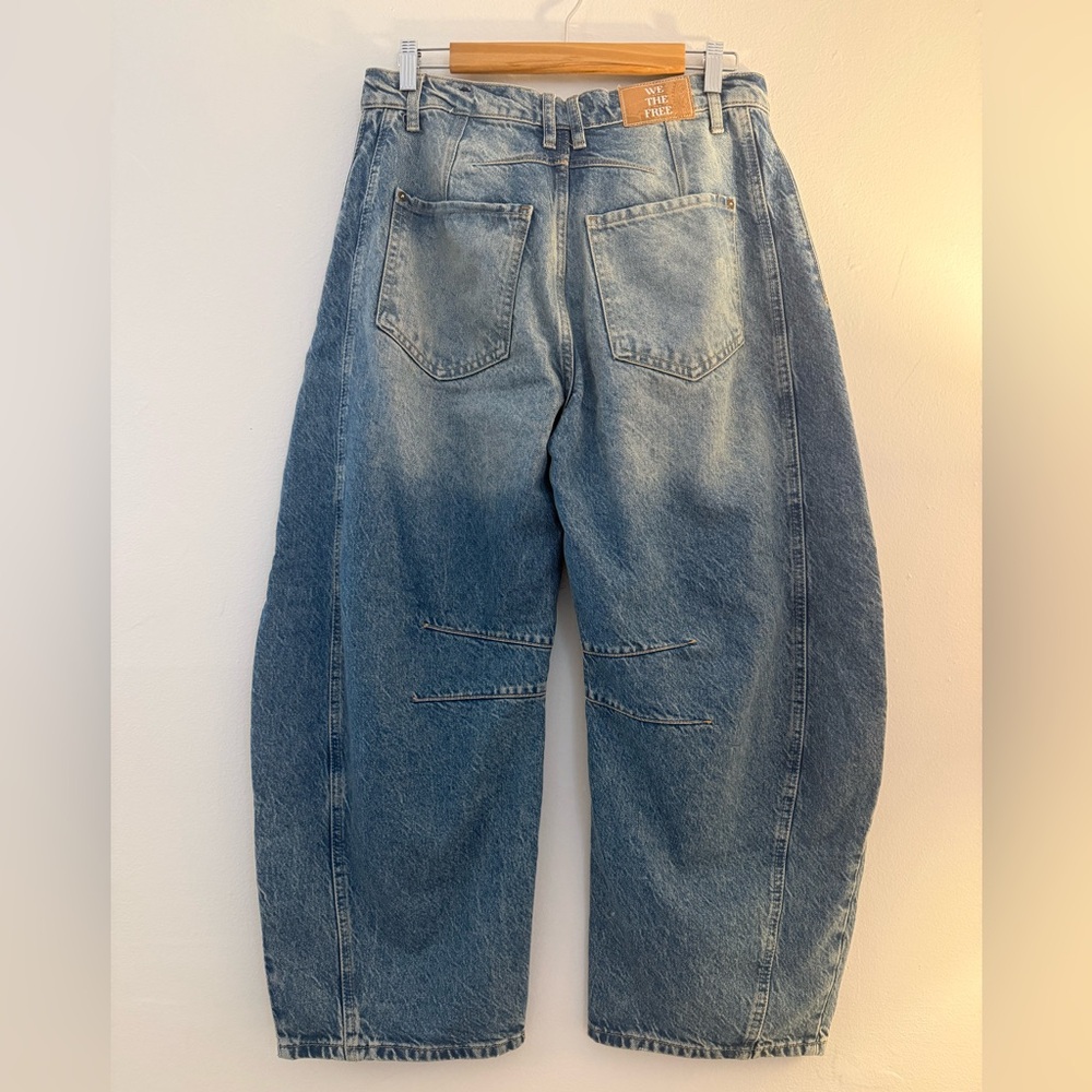 We The Free Good Luck Mid Rise Barrel Jeans in Ultra Light Beam Size 27 - Picture 4 of 15